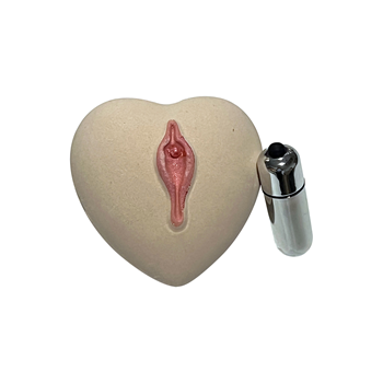 Love Your Pussy Bath Bomb - Bruisbal met bullet vibrator